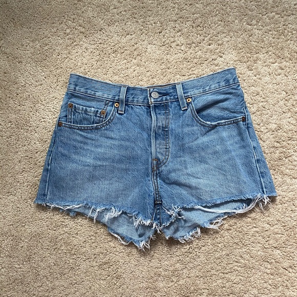 Levi’s denim shorts - Picture 2 of 4